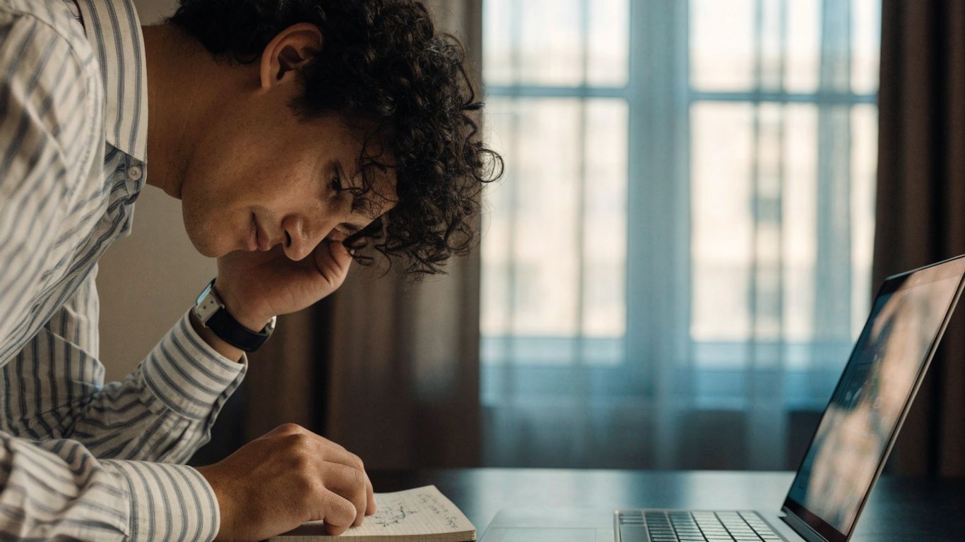 How a futures funded trader program works: evaluations, payouts, and live capital